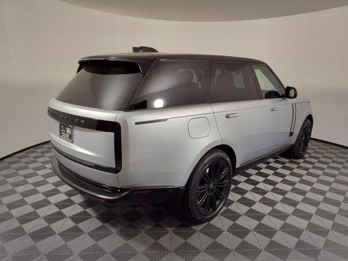 2025 Land Rover Range Rover P530 SE