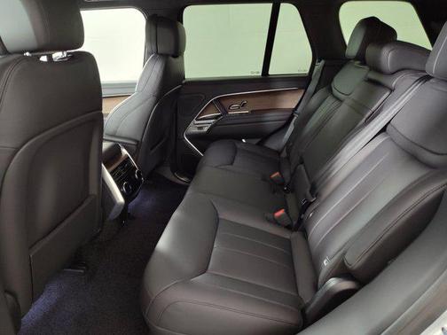 2025 Land Rover Range Rover P530 SE