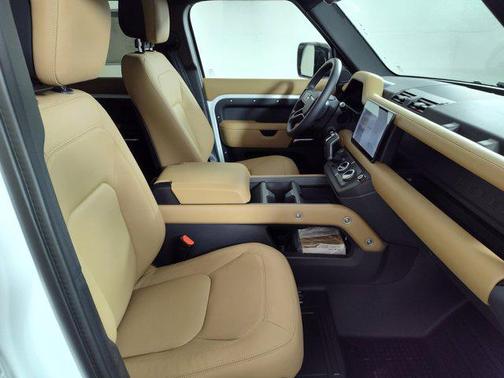 2025 Land Rover Defender 110 P300