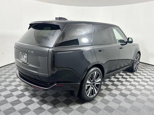 2025 Land Rover Range Rover P550e SE