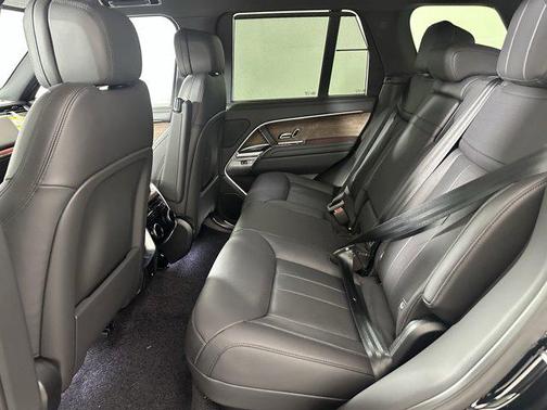 2025 Land Rover Range Rover P550e SE