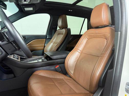 Pristine White Metallic Tri-Coat 2022 Lincoln Aviator Reserve