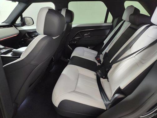 2025 Land Rover Range Rover Sport SE