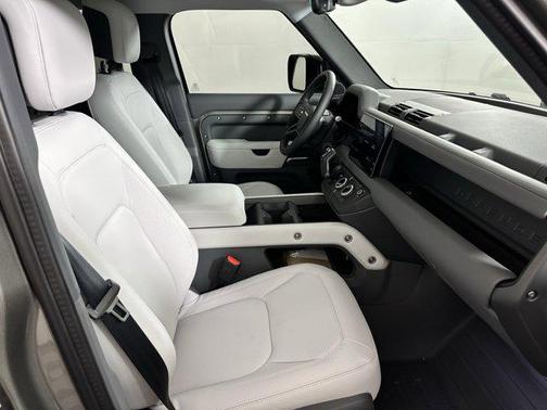 2025 Land Rover Defender 130 P400 S