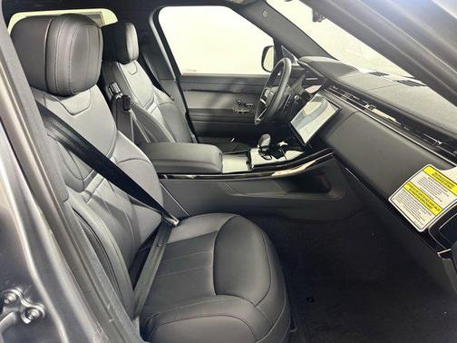 2025 Land Rover Range Rover Sport SE