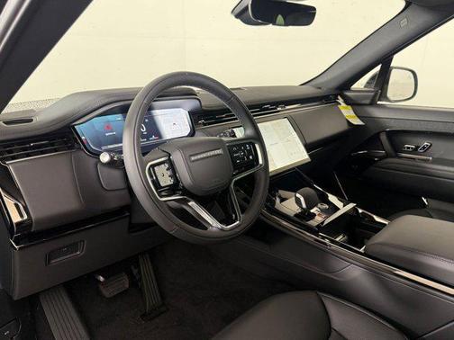 2026 Land Rover Range Rover Sport SE