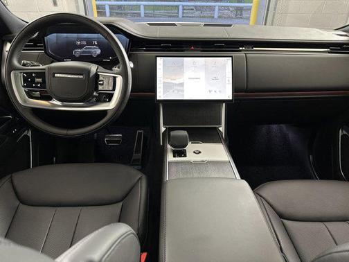 2025 Land Rover Range Rover P550e SE