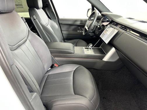 2025 Land Rover Range Rover P550e SE