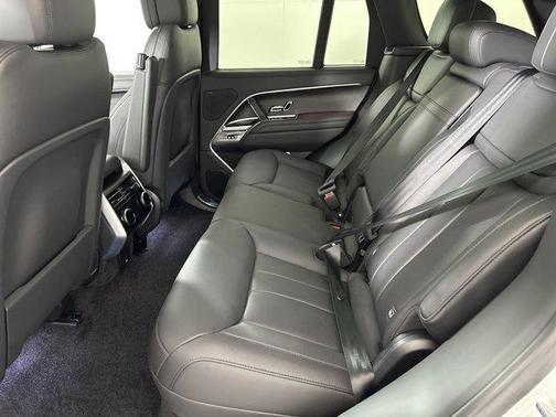 2025 Land Rover Range Rover P550e SE