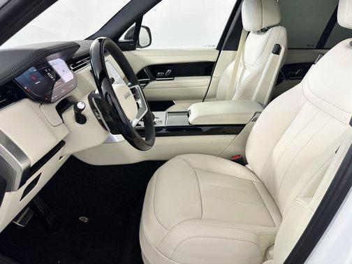 2025 Land Rover Range Rover P400 SE