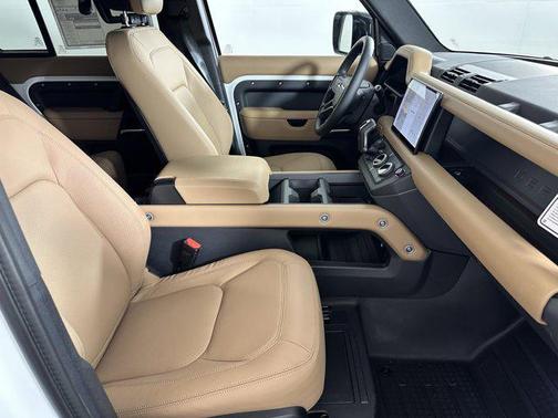 2025 Land Rover Defender 110 P400 X-Dynamic SE
