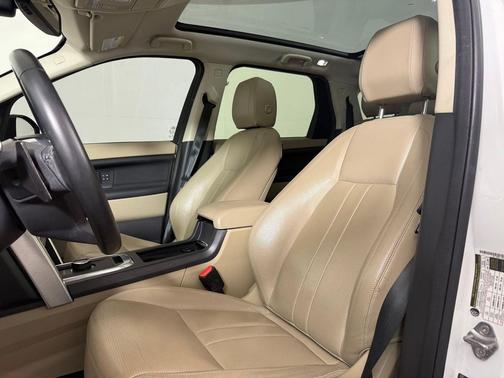 White 2018 Land Rover Discovery Sport HSE