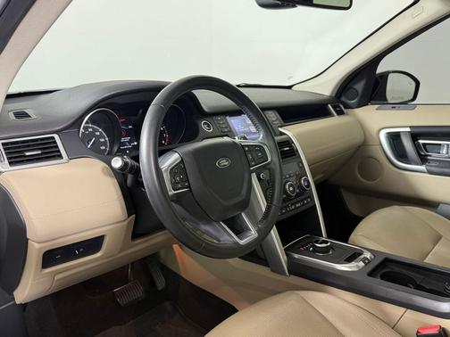 White 2018 Land Rover Discovery Sport HSE