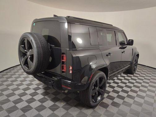 2025 Land Rover Defender 110 P400 X-Dynamic SE