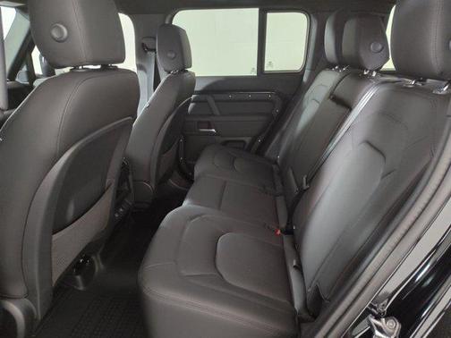 2025 Land Rover Defender 110 P400 X-Dynamic SE