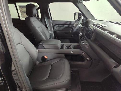 2025 Land Rover Defender 110 P400 X-Dynamic SE