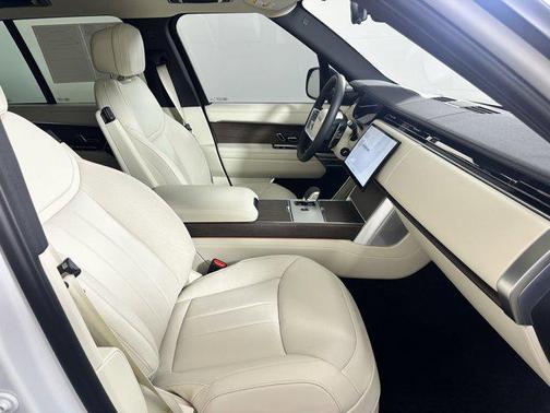 2025 Land Rover Range Rover P400 SE
