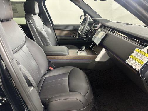 2025 Land Rover Range Rover P550e SE