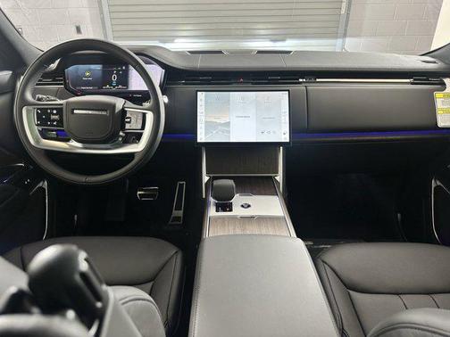 2025 Land Rover Range Rover P550e SE