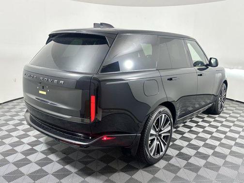 2025 Land Rover Range Rover P550e SE
