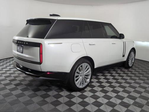 2025 Land Rover Range Rover P530 SE