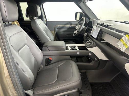 2025 Land Rover Defender 90 P400 X-Dynamic SE
