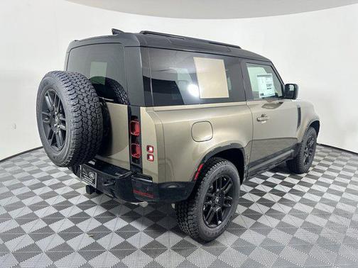 2025 Land Rover Defender 90 P400 X-Dynamic SE