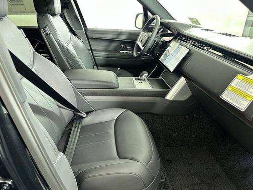 2025 Land Rover Range Rover P530 SE