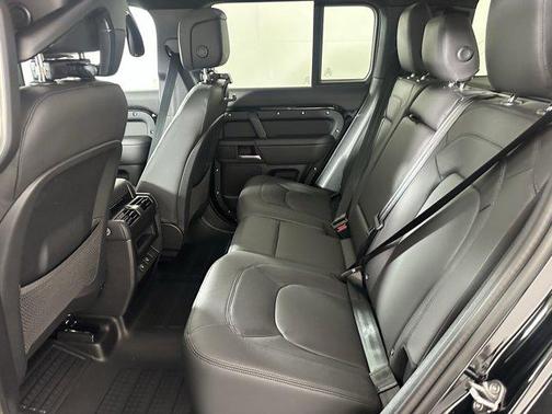 2025 Land Rover Defender 110 P500 X-Dynamic SE