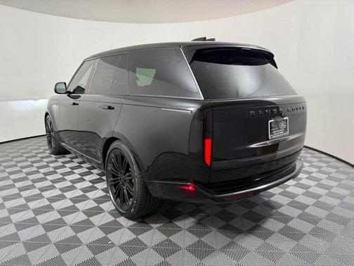 2026 Land Rover Range Rover P530 SE