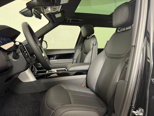 2026 Land Rover Range Rover P530 SE