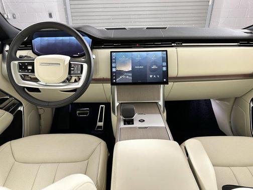 2025 Land Rover Range Rover P400 SE 7 Seat
