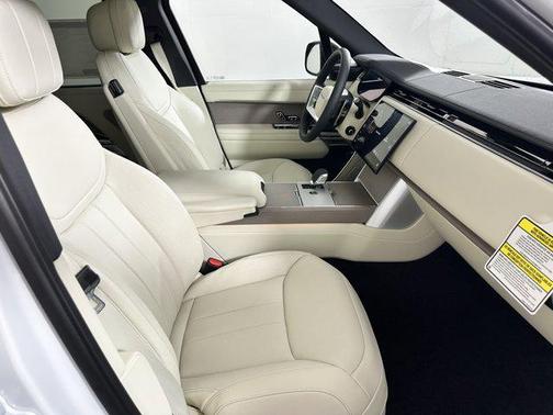2025 Land Rover Range Rover P400 SE 7 Seat