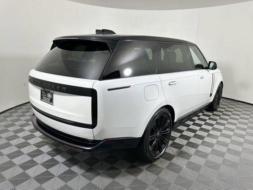2025 Land Rover Range Rover P400 SE 7 Seat