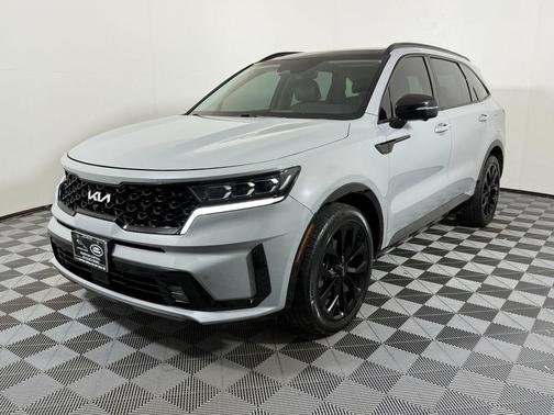 Wolf Gray 2022 Kia Sorento SX