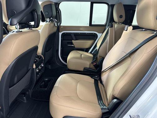 2025 Land Rover Defender 130 P400 X-Dynamic SE