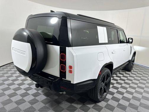 2025 Land Rover Defender 130 P400 X-Dynamic SE