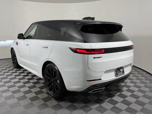 Fuji White 2026 Land Rover Range Rover Sport SE