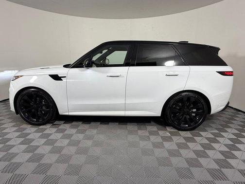 Fuji White 2026 Land Rover Range Rover Sport SE