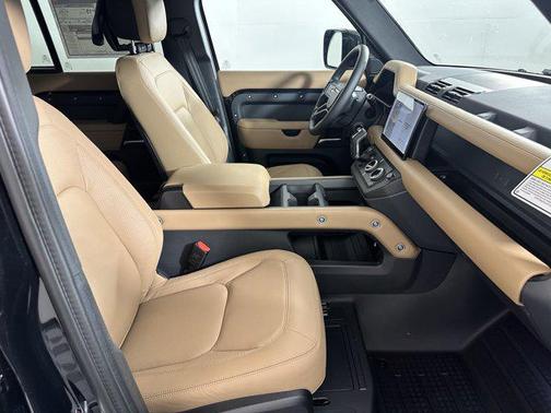 2025 Land Rover Defender 110 P400 S