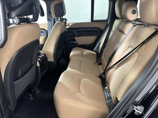 2025 Land Rover Defender 110 P400 S