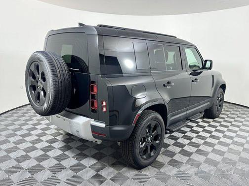 2025 Land Rover Defender 110 P400 S