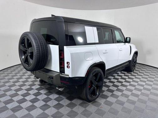 2025 Land Rover Defender 110 P500 X-Dynamic SE