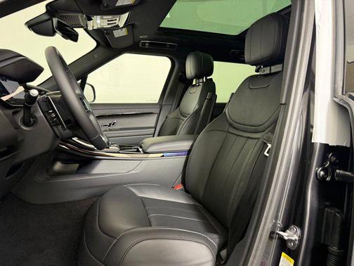 2026 Land Rover Range Rover Sport SE