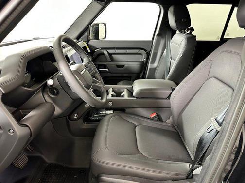 2025 Land Rover Defender 110 P300