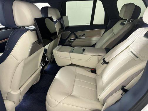 2025 Land Rover Range Rover P615 SV
