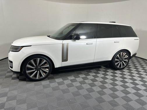 2025 Land Rover Range Rover P615 SV