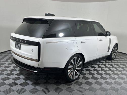 2025 Land Rover Range Rover P615 SV