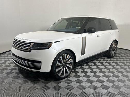 2025 Land Rover Range Rover P615 SV