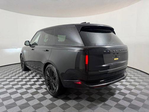 2026 Land Rover Range Rover P530 SE